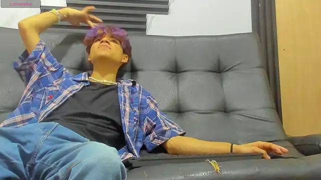 spicy adonhis online show from September 27, 2025, 12:43 pm