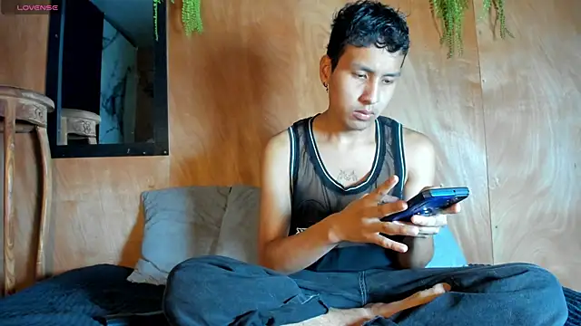 spicy adonhis online show from April 1, 2026, 1:41 pm