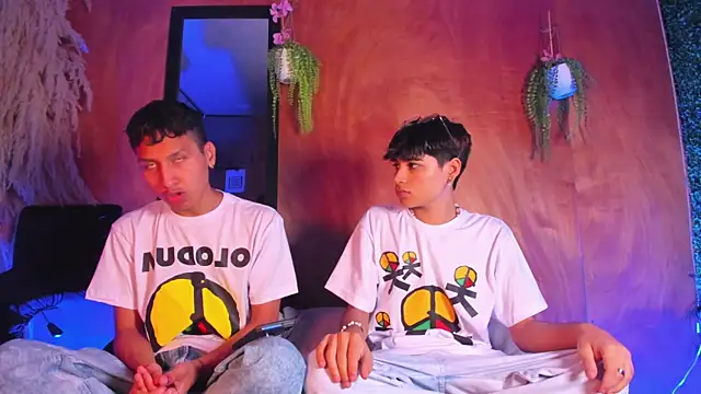 spicy adonhis online show from April 24, 2026, 1:24 pm