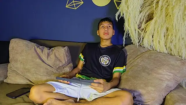 spicy adonhis online show from April 25, 2026, 1:25 pm