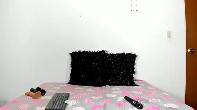 Camila Martiinez online show from November 14, 2025, 7:23 pm