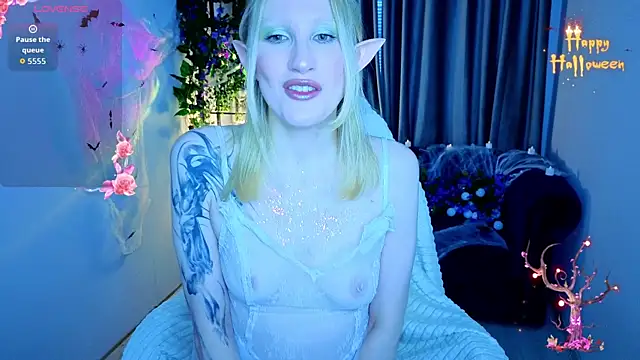 BiancaHelo online show from October 31, 2025, 1:56 pm