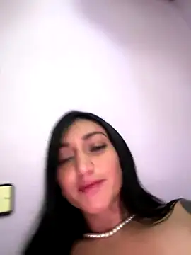 Ninabigtitied online show from September 25, 2025, 8:56 pm