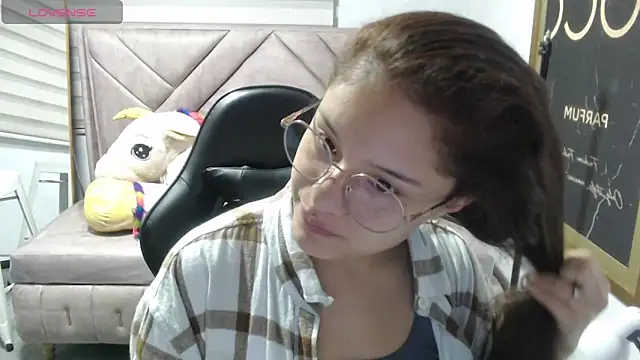 Velvet Moon V online show from December 5, 2025, 1:09 pm