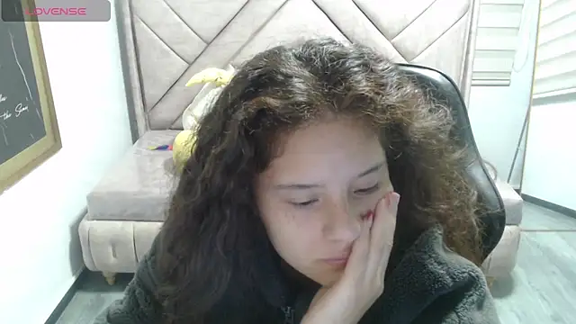 Velvet Moon V online show from January 15, 2026, 1:05 pm