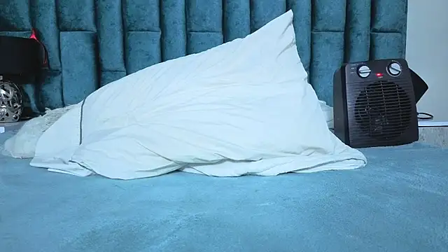 Emma Foxi online show from April 21, 2026, 2:51 am