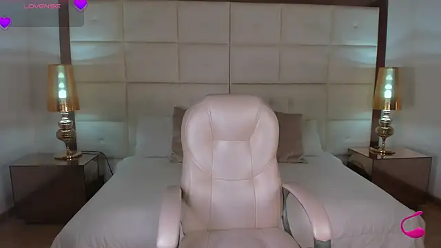 Emmy jacksson online show from November 30, 2025, 4:11 pm