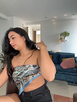 Lily June online show from October 16, 2025, 1:34 pm