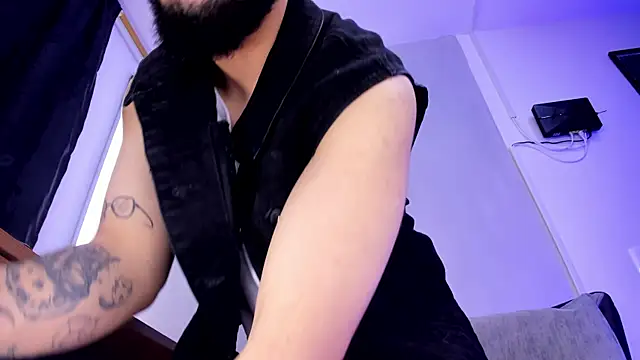 Noah devil  online show from December 15, 2025, 3:44 am