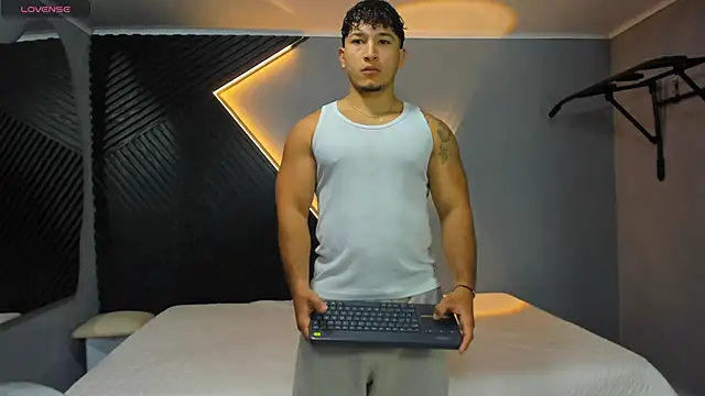 Horny nick18 online show from April 20, 2026, 1:14 pm