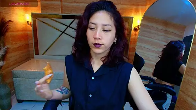 valentina r  online show from December 4, 2025, 12:47 pm