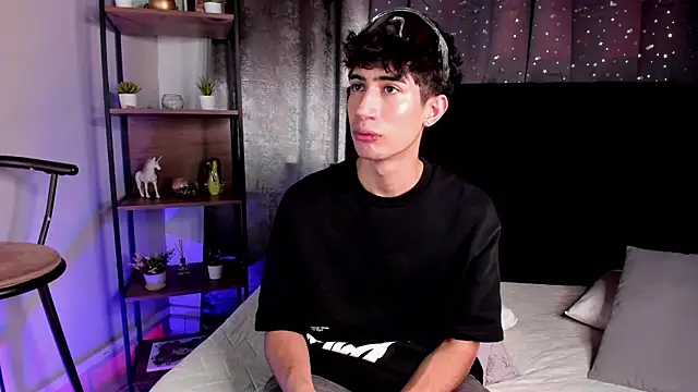 MartinnaGreco online show from October 30, 2025, 5:24 pm