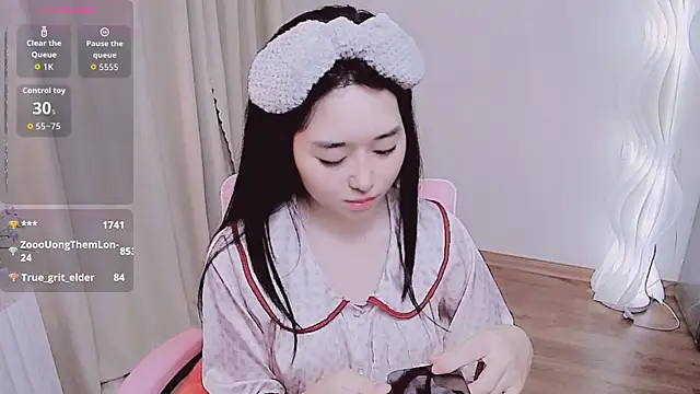 Snapshot of Miu-999 chatting on October 13, 2025, 2:17 pm Miu-999 online show from October 13, 2025, 2:17 pm