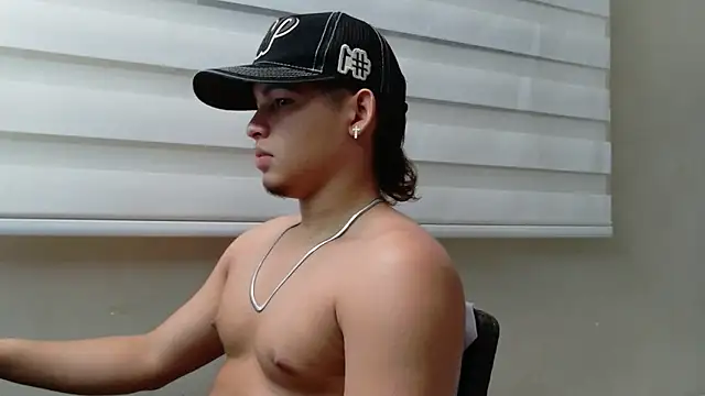 Riky Strong online show from November 14, 2025, 3:49 am