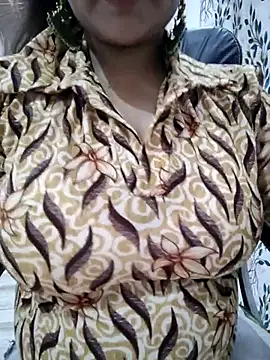 monika 555 online show from December 3, 2025, 8:07 pm