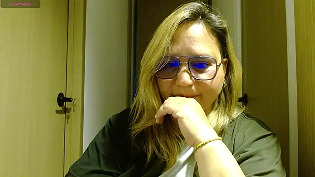 Snapshot of haashkyo chatting on April 24, 2026, 4:26 am haashkyo online show from April 24, 2026, 4:26 am