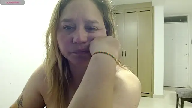 Snapshot of haashkyo chatting on April 28, 2026, 3:44 am haashkyo online show from April 28, 2026, 3:44 am