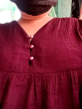 babyjunee12 online show from May 11, 2026, 8:42 am
