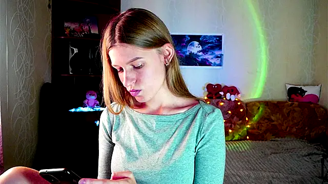 Snapshot of Luntryy chatting on October 8, 2025, 8:34 am Luntryy online show from October 8, 2025, 8:34 am