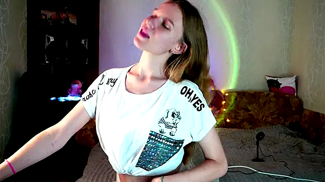 Snapshot of Luntryy chatting on November 21, 2025, 10:58 am Luntryy online show from November 21, 2025, 10:58 am