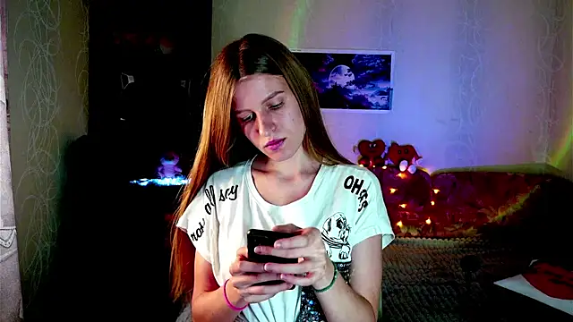 Snapshot of Luntryy chatting on December 3, 2025, 11:08 am Luntryy online show from December 3, 2025, 11:08 am