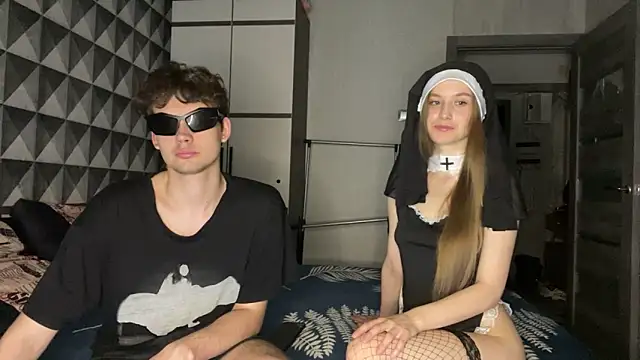 merycouple online show from April 23, 2026, 8:22 pm