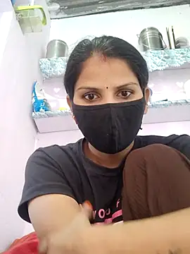 poojam93 online show from November 18, 2025, 8:41 am