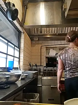 sarahkat86 online show from September 17, 2025, 5:14 pm