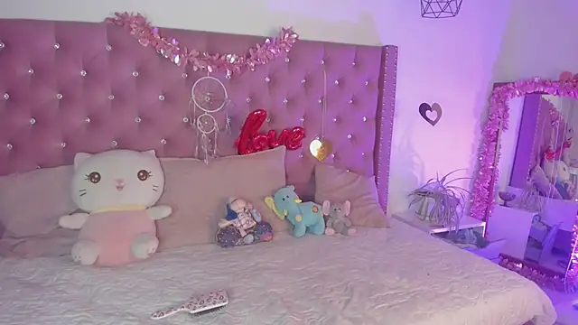 Jade rey  online show from March 7, 2026, 11:46 pm