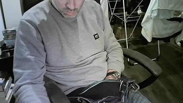 Chrisprngr online show from November 28, 2025, 3:25 pm