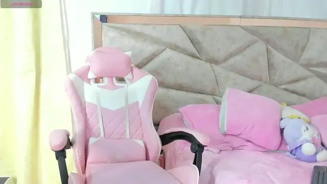 kendal hot01 online show from October 17, 2025, 2:30 pm