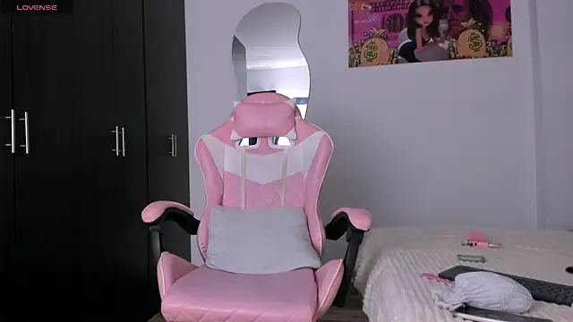 kendal hot01 online show from April 20, 2026, 5:59 pm