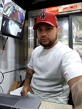 Catire10  online show from December 20, 2025, 2:24 pm