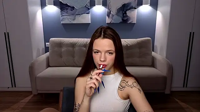 AliceDelaney online show from November 19, 2025, 8:31 pm