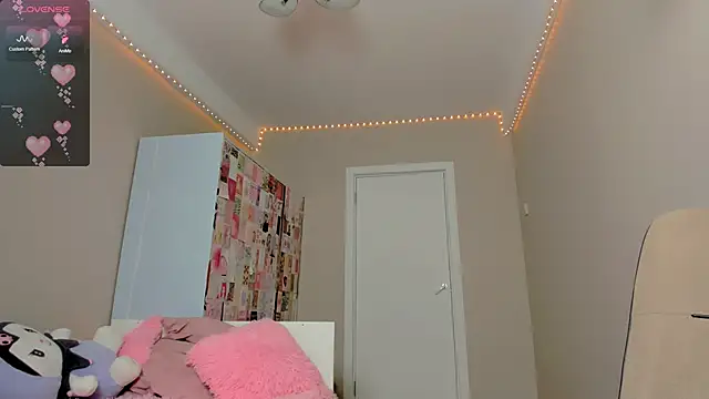 Snapshot of yoi_mika chatting on September 15, 2025, 8:31 pm yoi mika online show from September 15, 2025, 8:31 pm