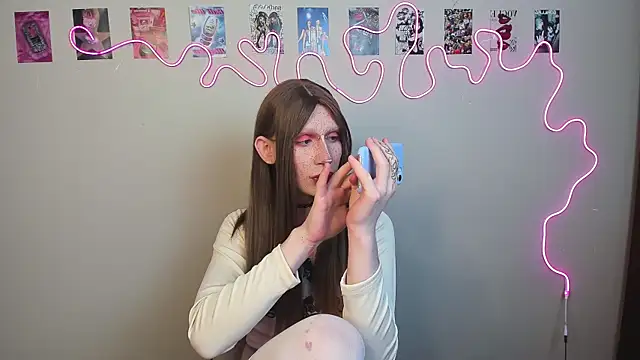 Snapshot of yoi_mika chatting on November 28, 2025, 11:07 pm yoi mika online show from November 28, 2025, 11:07 pm