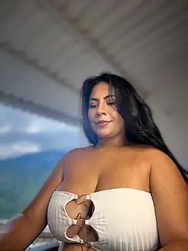 samanthahut1 online show from April 22, 2026, 9:49 pm