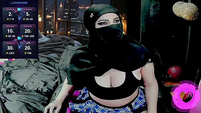 SultanaLayla online show from November 6, 2025, 8:10 pm