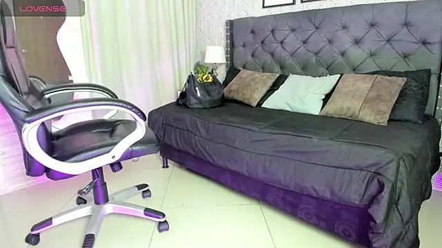 sweet  vanessa1 online show from October 24, 2025, 3:25 am