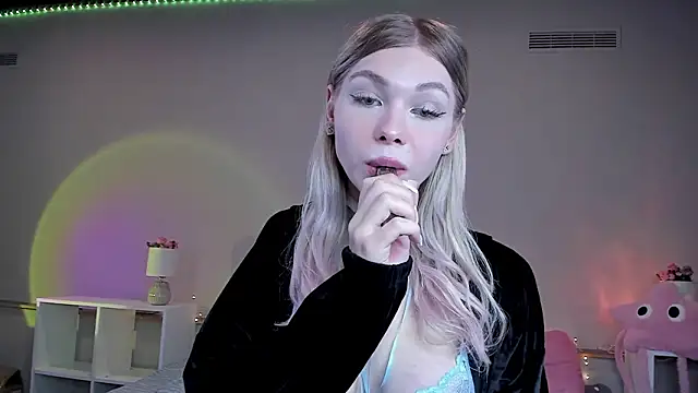 Blondy Fina online show from March 14, 2026, 11:37 am