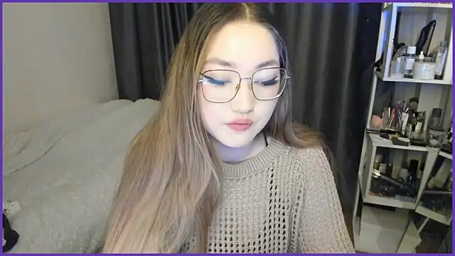 lyra x online show from October 12, 2025, 12:59 pm