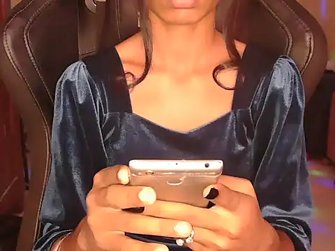 Snapshot of Simmi_Ji chatting on November 15, 2025, 8:00 am Simmi Ji online show from November 15, 2025, 8:00 am