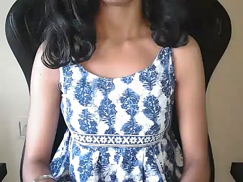 Snapshot of Simmi_Ji chatting on November 28, 2025, 4:48 am Simmi Ji online show from November 28, 2025, 4:48 am