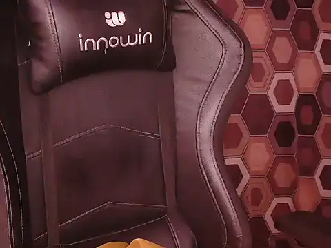 Snapshot of Simmi_Ji chatting on December 1, 2025, 8:08 am Simmi Ji online show from December 1, 2025, 8:08 am