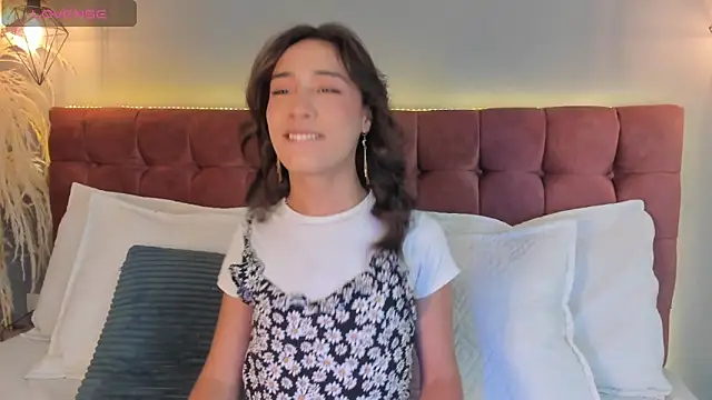 victoria decapri online show from November 23, 2025, 7:35 pm