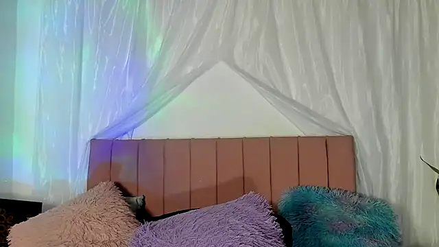 Tania xw online show from November 19, 2025, 3:06 am