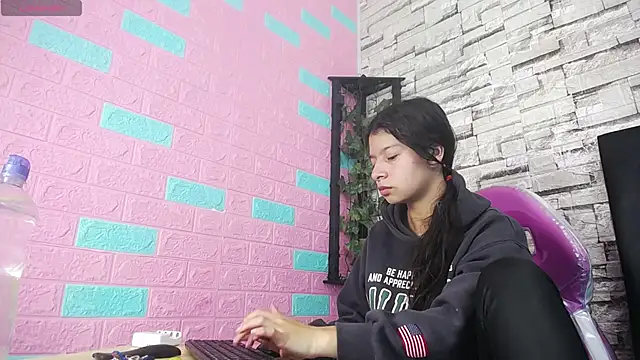 maily can online show from November 29, 2025, 12:30 pm