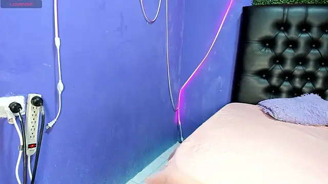 Laurahot 69 online show from October 30, 2025, 2:18 pm