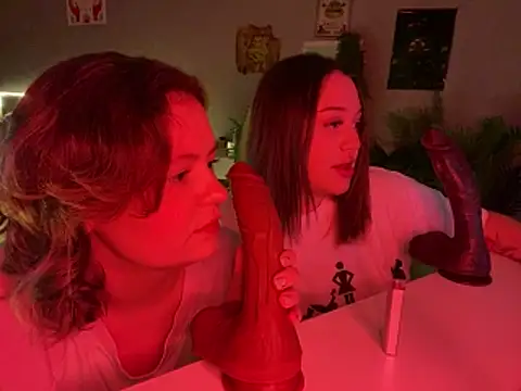 MoonIvy  online show from November 15, 2025, 5:31 pm