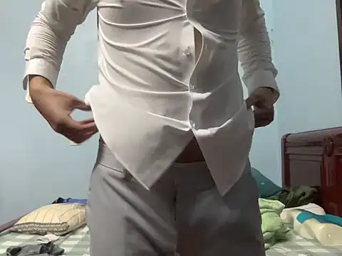 lahungdj12 online show from November 10, 2025, 4:44 am